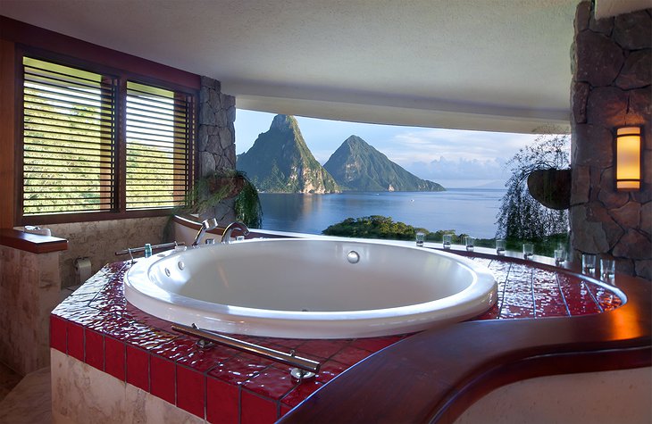 Jade Mountain Resort jacuzzi