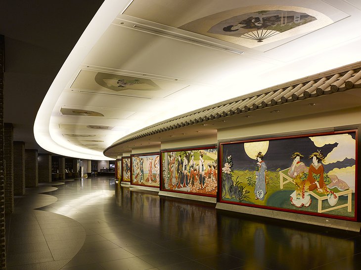 Hotel Gajoen Tokyo Art-Filled Corridor