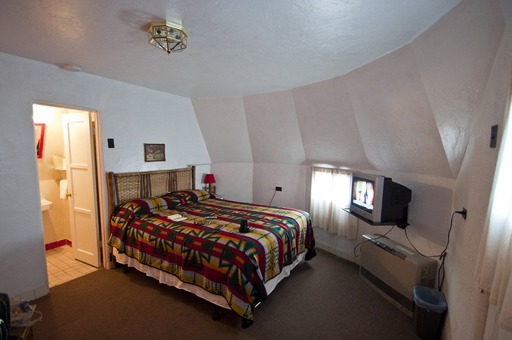 Wigwam Motel room