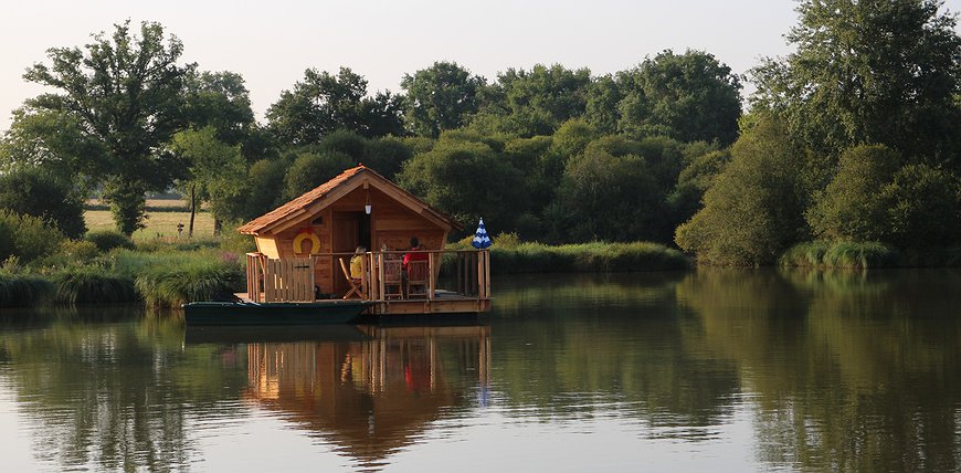 Village Flottant De Pressac - Floating Houses In France