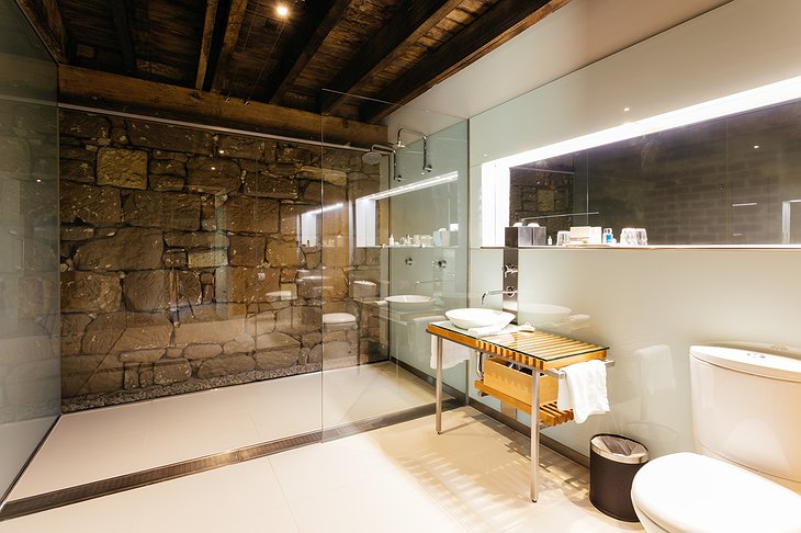The Henry Jones Art Hotel Bathroom