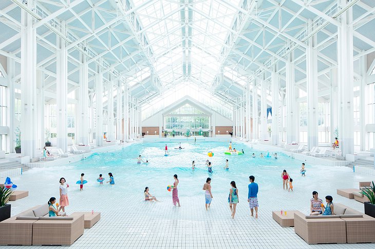Tomamu The Tower Hotel Indoor Wave Pool
