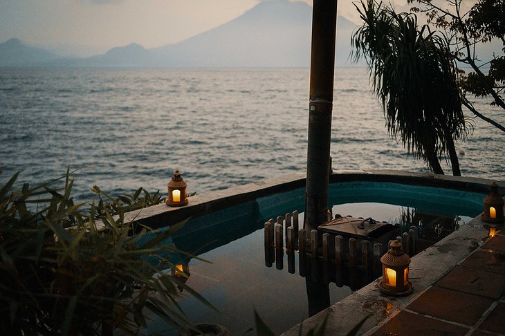 Hotel La Casa del Mundo Hot Tub Above The Lake