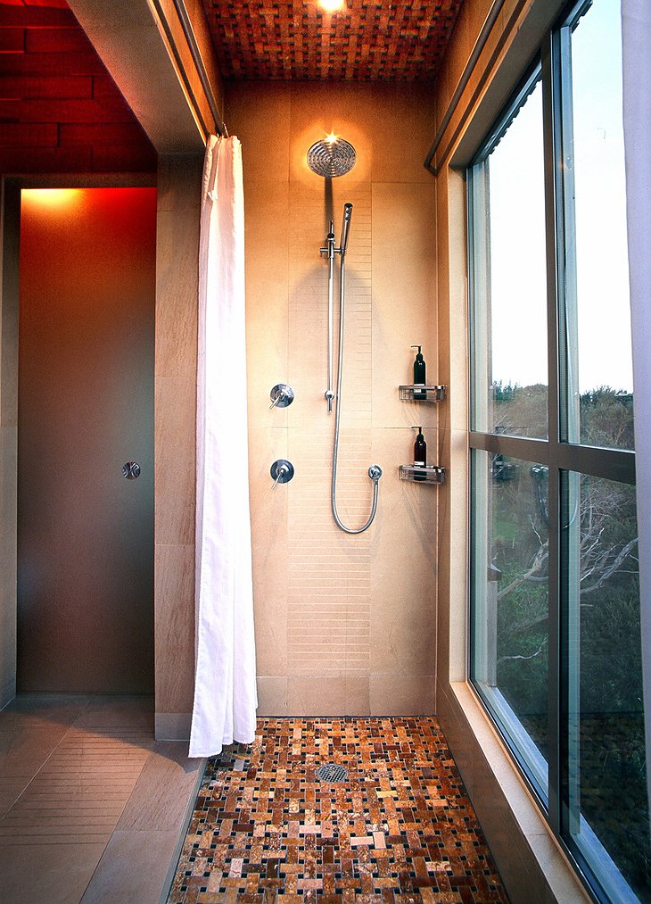 Hapuku Lodge shower