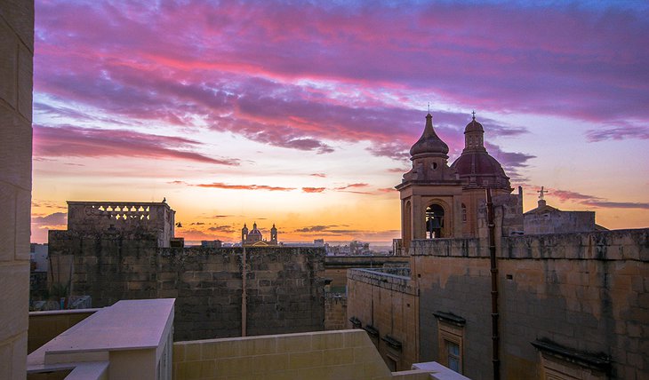 Locanda La Gelsomina Rooftop Terrace Overlooking the City