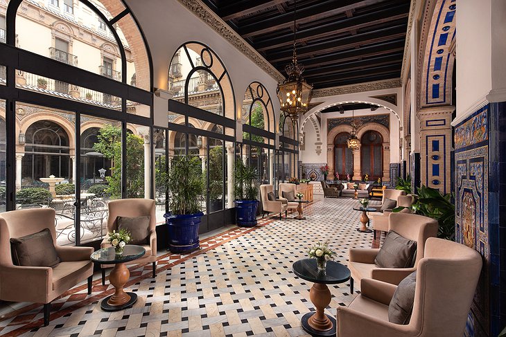 Hotel Alfonso XIII Seville Patio Galeria