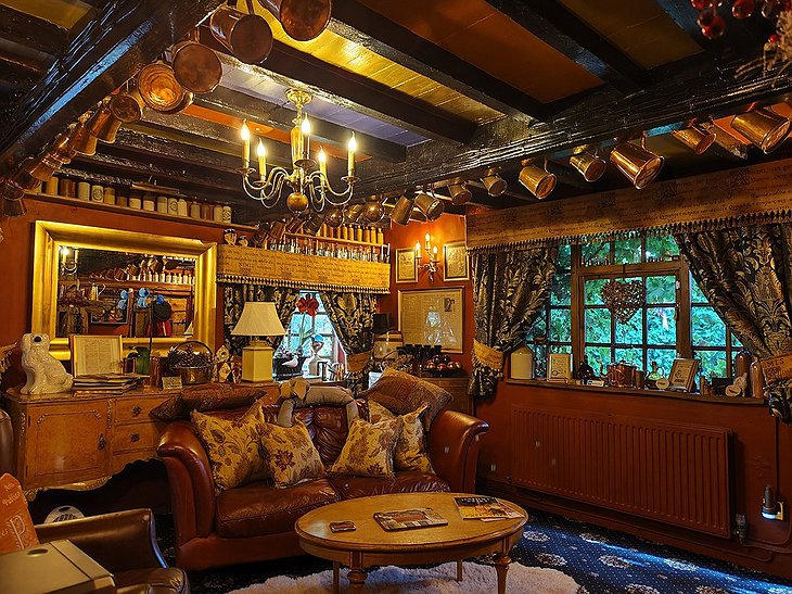 Wizards Thatch Camelot Suite Living Room
