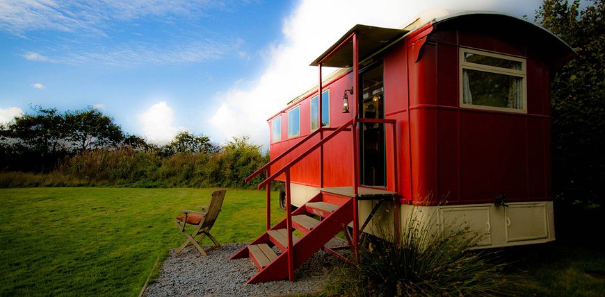 Romany Gypsy Caravan & Showmans Waggon - Unusual Rural Relaxation