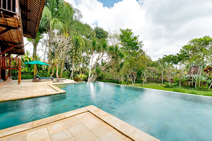 Villa Atas Awan Pool