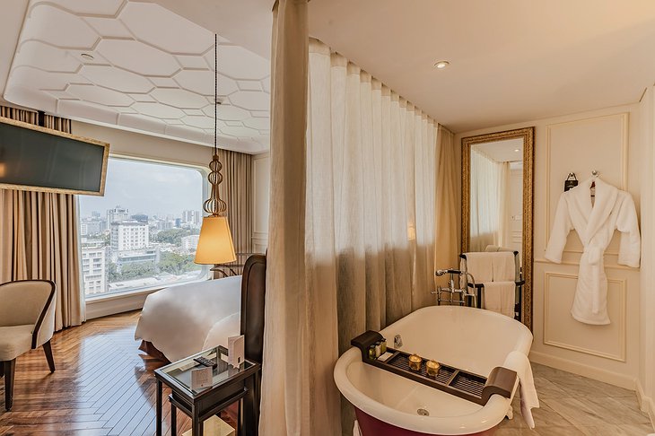 Hôtel des Arts Saigon Sky Executive Grand Deluxe King Suite Bedroom