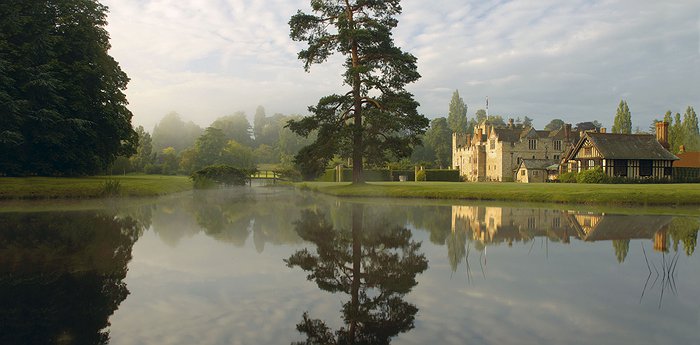 Hever Castle - Royal Bed And Breakfast Experience