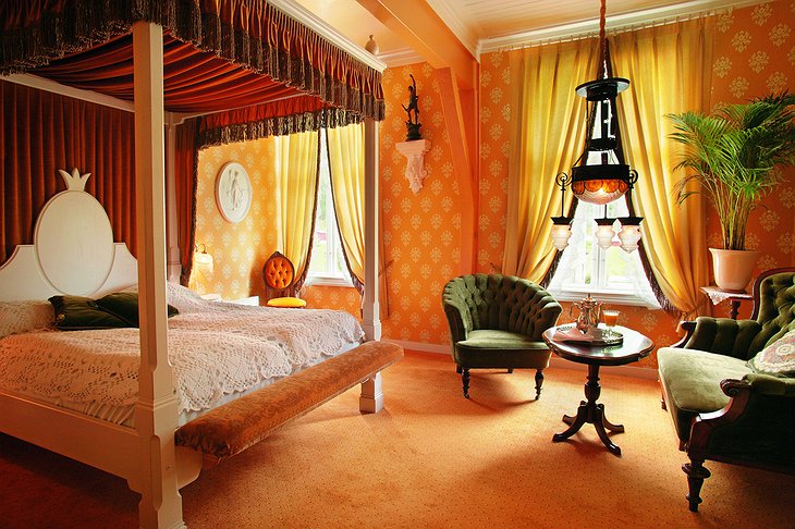 Orange room