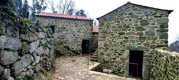 Traços d’Outrora stone walls