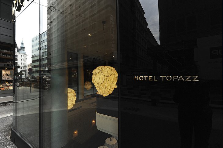 Hotel Topazz Vienna building entrance