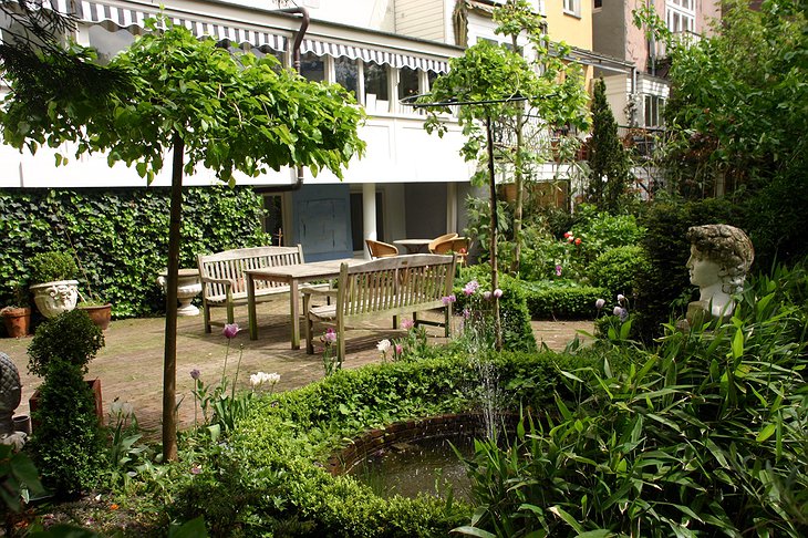 Hotel de Filosoof garden