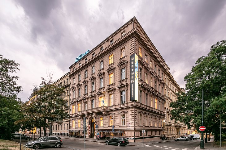 A classic neo-renaissance building facade of the Hotel MeetMe23