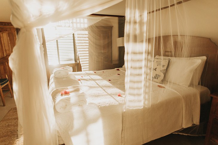 Stonefield Villa Resort Sunny Bedroom