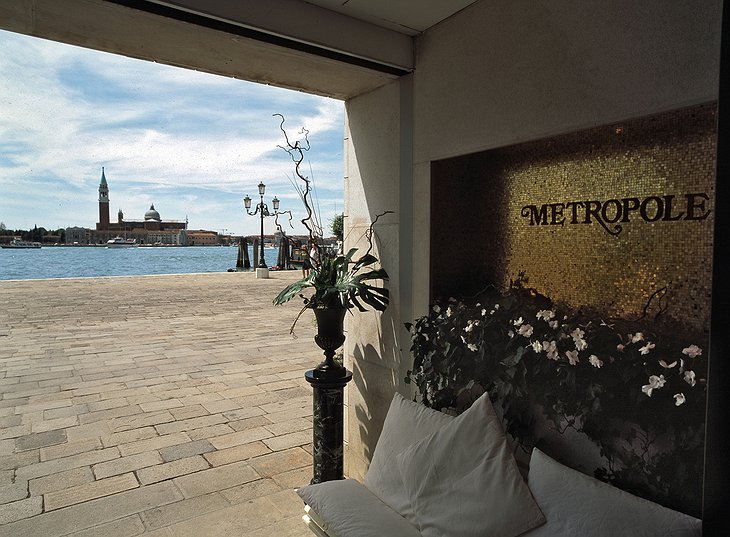 Hotel Metropole Venice entrance