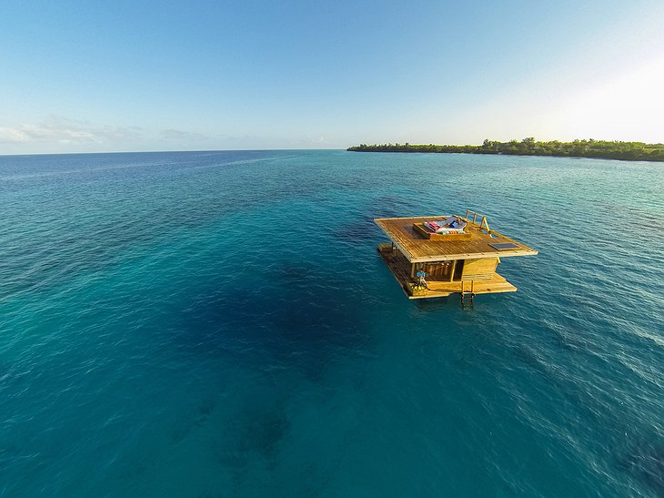 Floating deck with underwater room