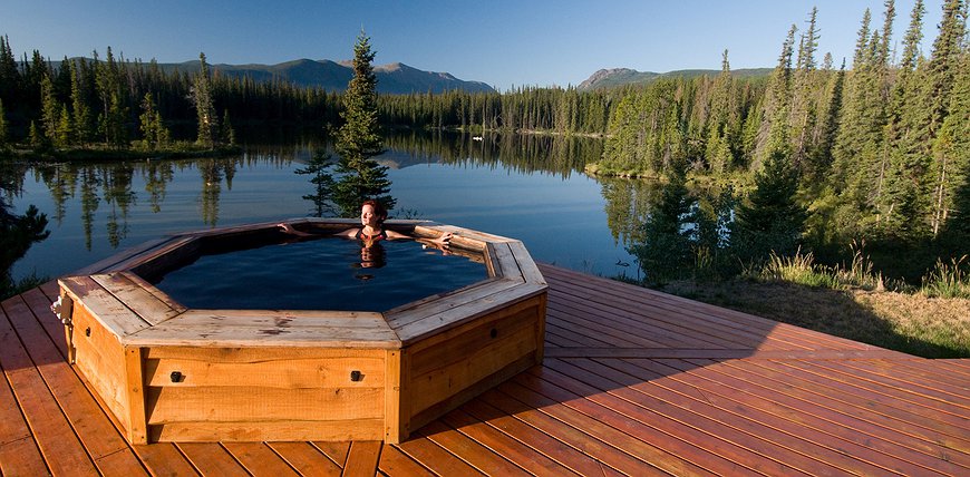 The Chilko Experience Wilderness Resort - Grizzly Viewing From A Hot Tub