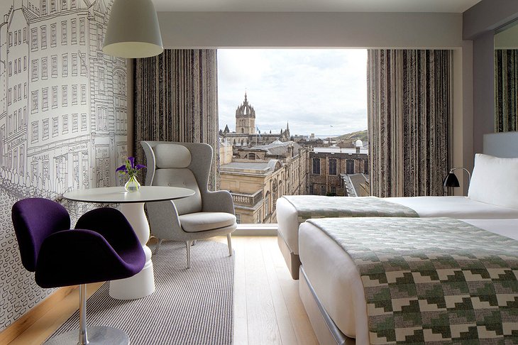 Royal Mile Edinburgh bedroom with panorama