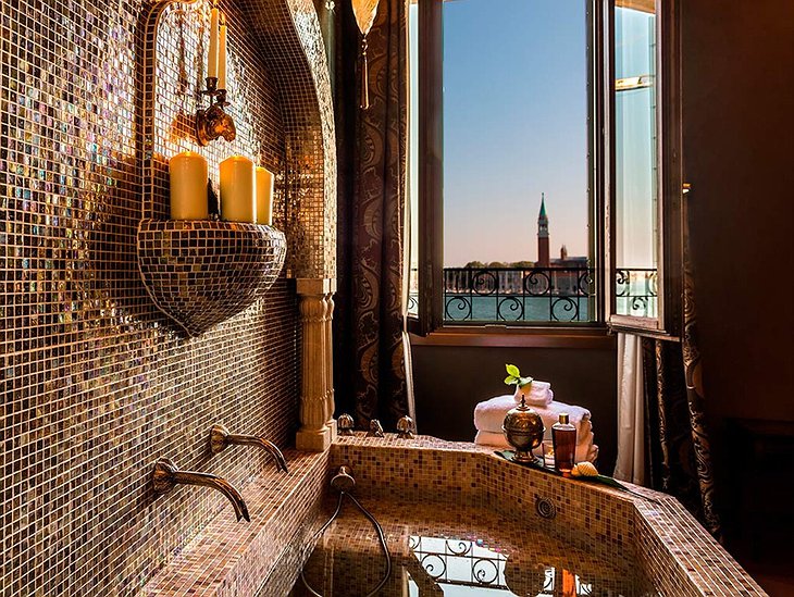 Hotel Metropole Venice Bathroom