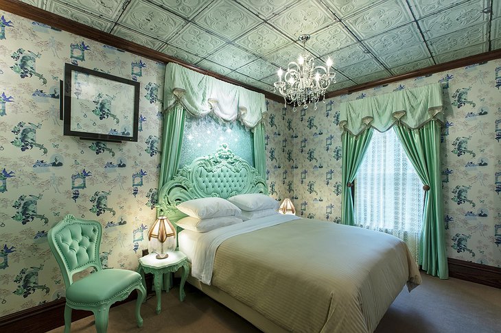 Mansion Guestrooms - Ghost Hicks Bedroom