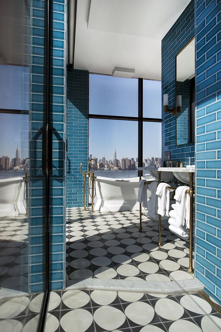 The Williamsburg Hotel bath tub with Manhattan panorama