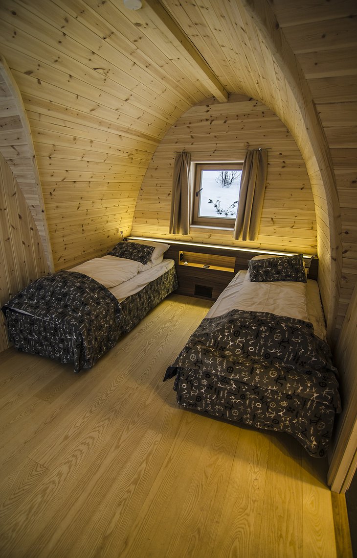 Gamme wooden cabin twin bedroom