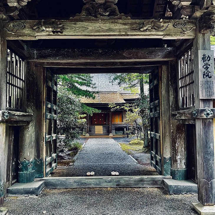 Koyasan Saizen-in Temple Historical Tombs
