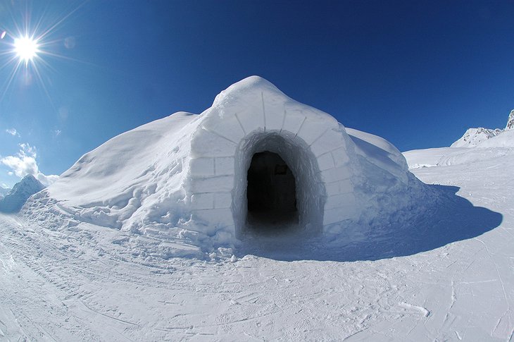 Entrance to the igloo at Iglu Dorf