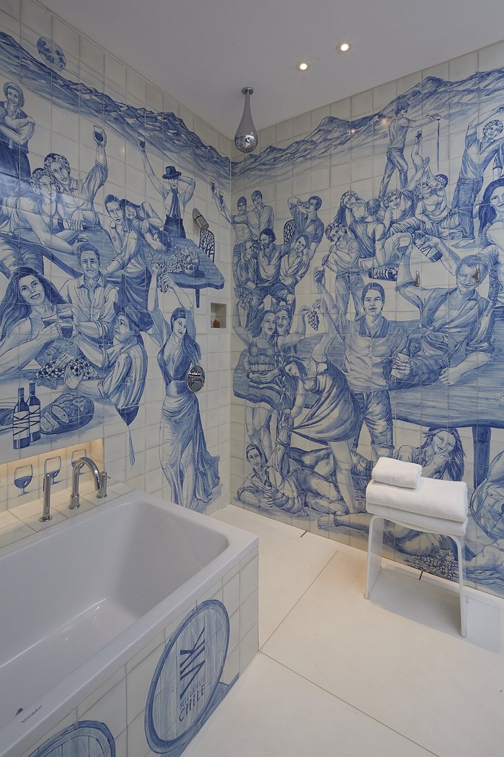 Azulejo Suite Bathroom