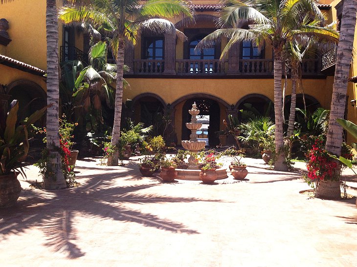 Hacienda Cerritos courtyard