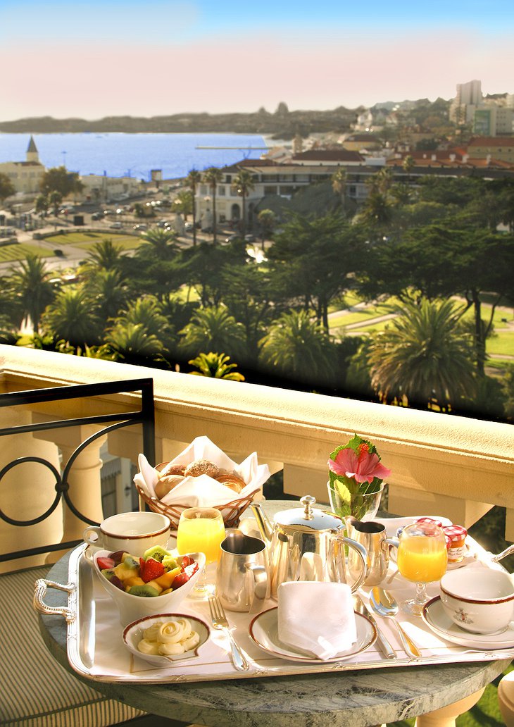 Breakfast with view on Estoril