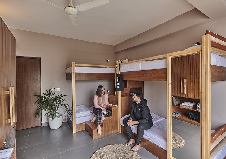 Minimalist Poshtel & Suites Quad Bunk Beds Room