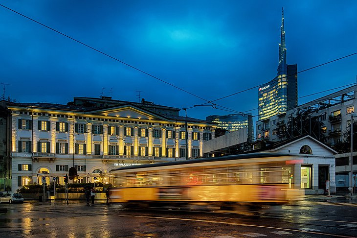 NH Milano Palazzo Moscova Hotel Building At Night