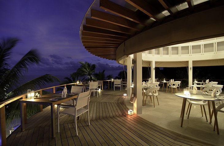 Kandolhu Island terrace dining