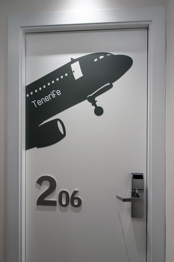 Hotel Vueling BCN room door