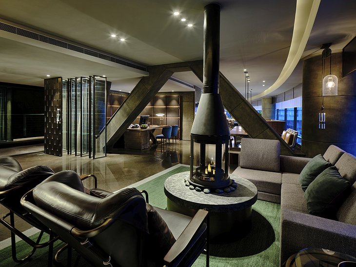 InterContinental Shanghai Wonderland Club Floor Lounge