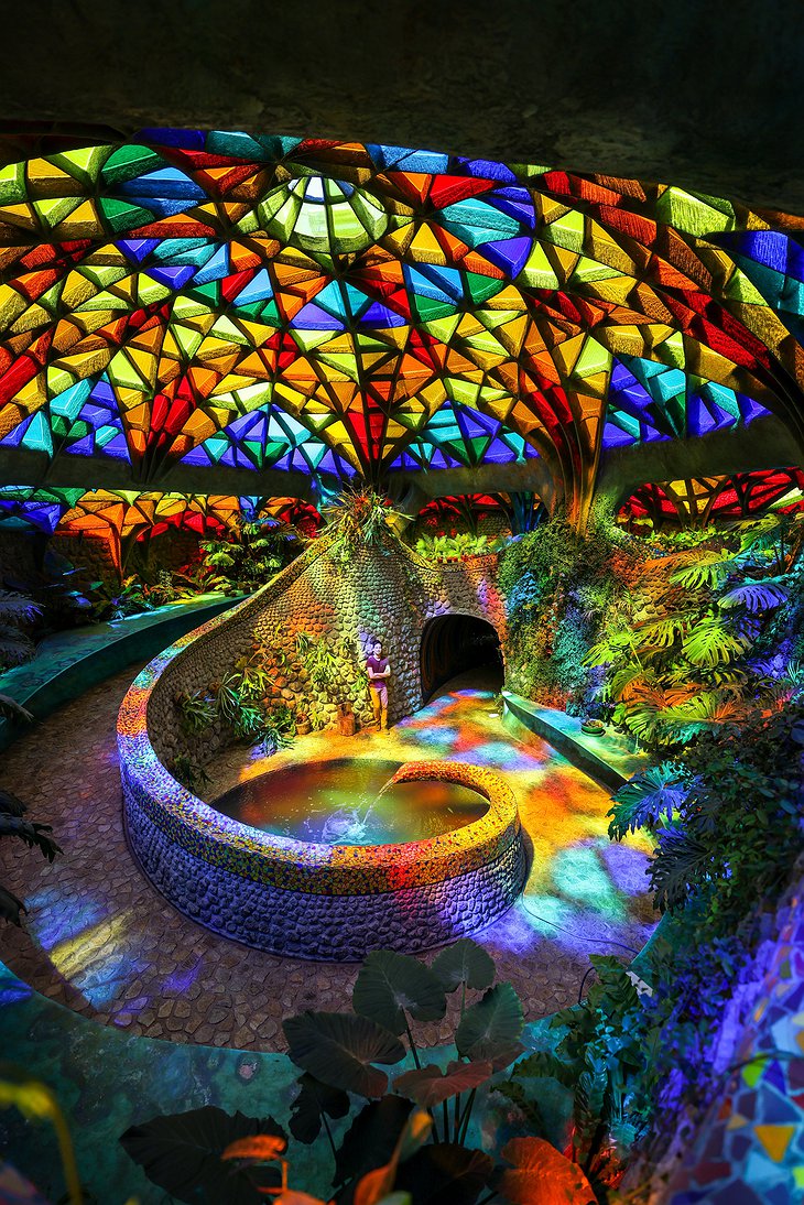 El Nido de Quetzalcóatl Stained Glass Light Indoors