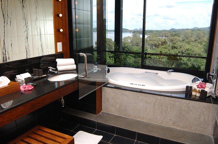 Heritance Kandalama Hotel bathroom with nature view