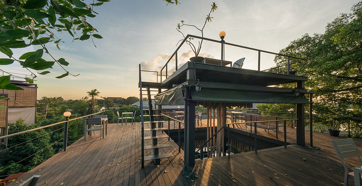 Bangkok Tree House restaurant rooftop