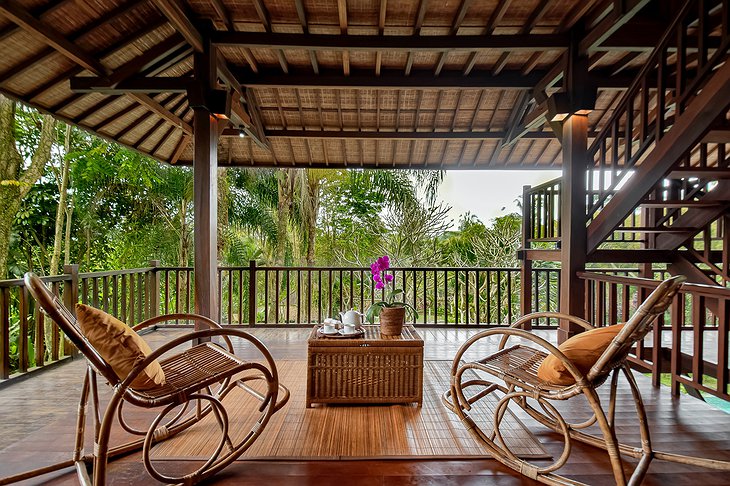 Villa Atas Awan Balcony Comfy Chairs