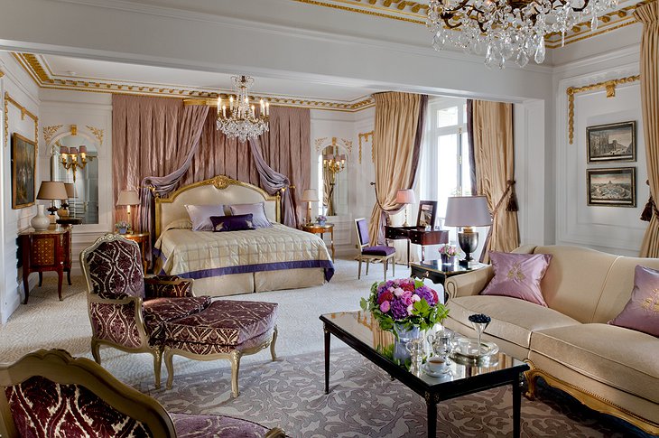 Hotel Plaza Athenee Paris royal suite bedroom