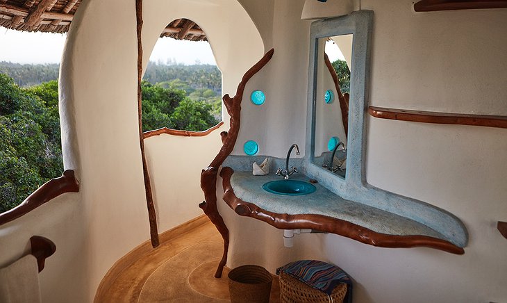 Watamu Treehouse bathroom with nature view