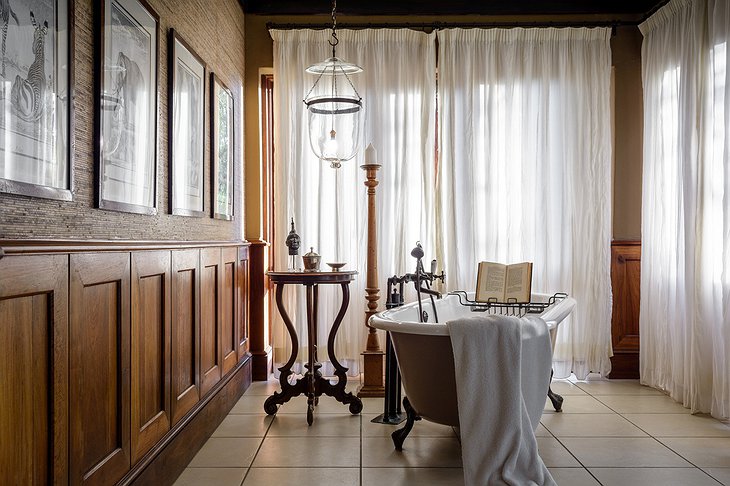 Singita Sasakwa Lodge bathroom