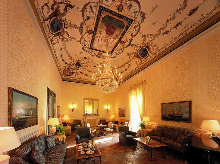 Hotel Caruso lounge