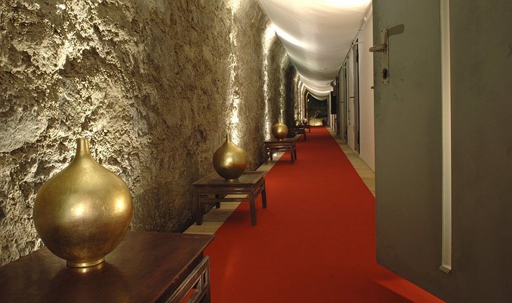 Hotel La Claustra corridor