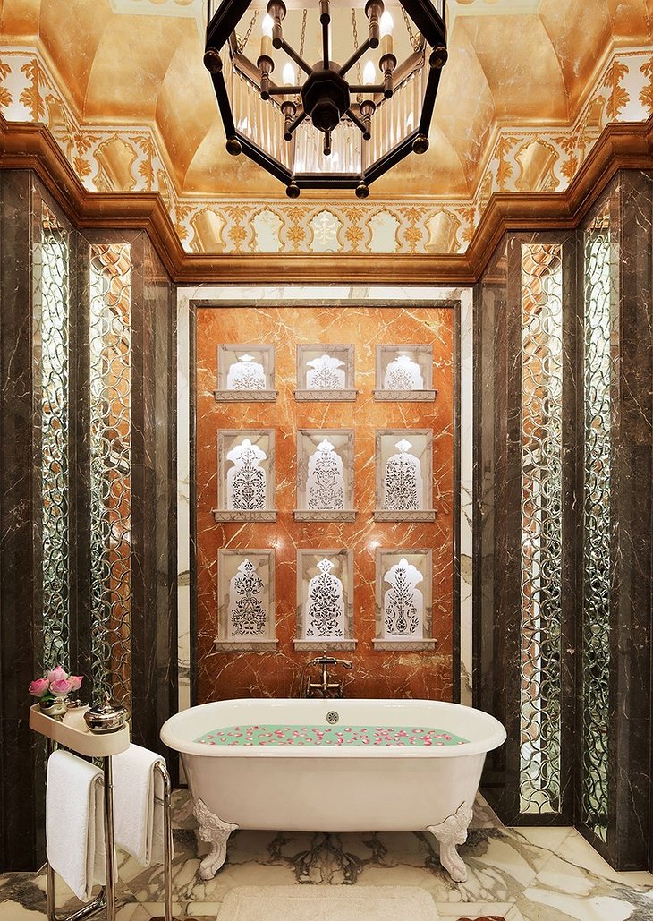 Grand Royal Suite Maharani Bathroom