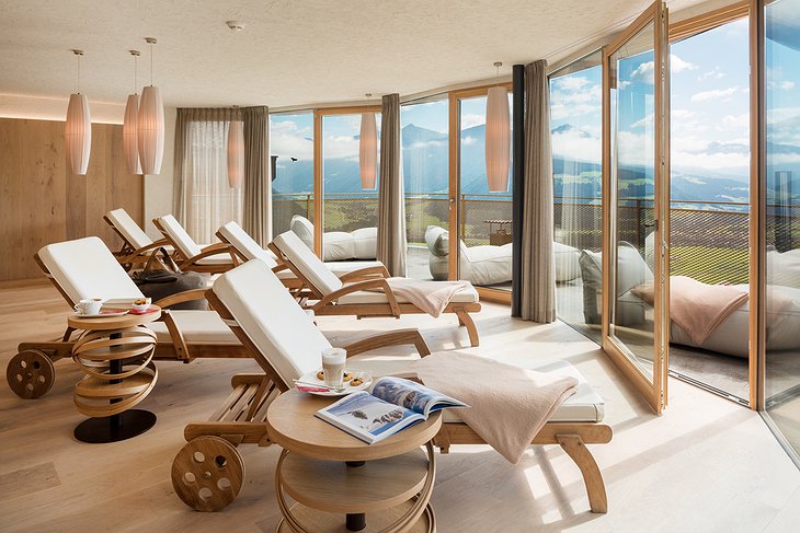 Alpin Panorama Hotel Hubertus Reading & Relax Room